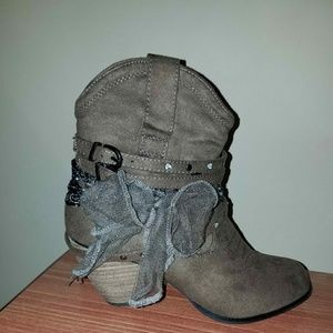 NWOT Dress Style Cowboy Boots